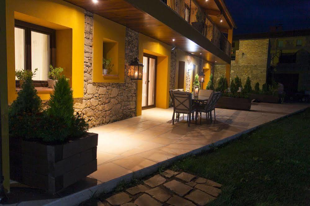 Hostal Casa Tapioles Basella Exterior foto